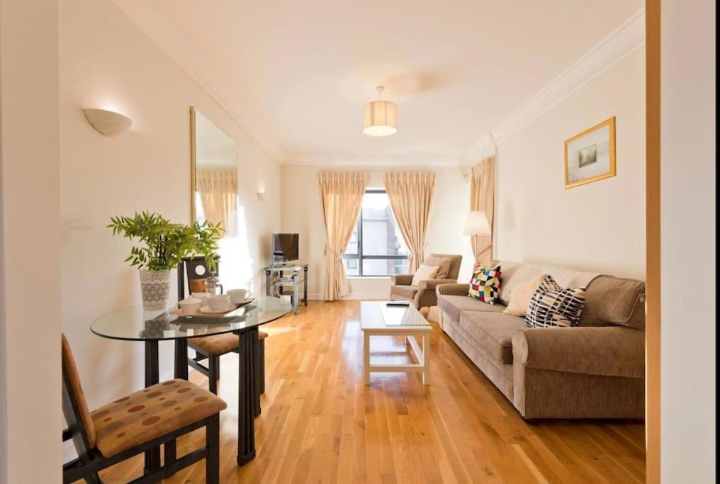 Luxury Apartment In D1 Dublino Esterno foto