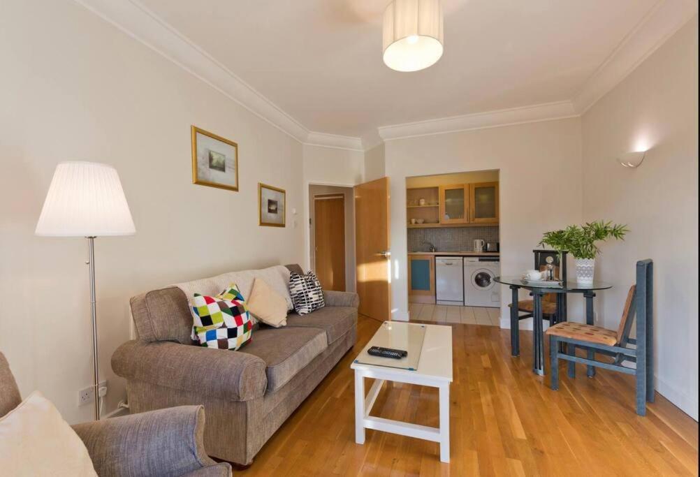 Luxury Apartment In D1 Dublino Esterno foto