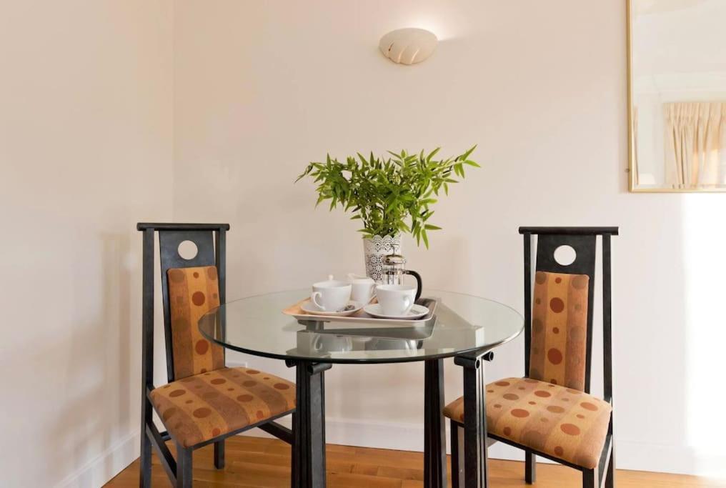 Luxury Apartment In D1 Dublino Esterno foto